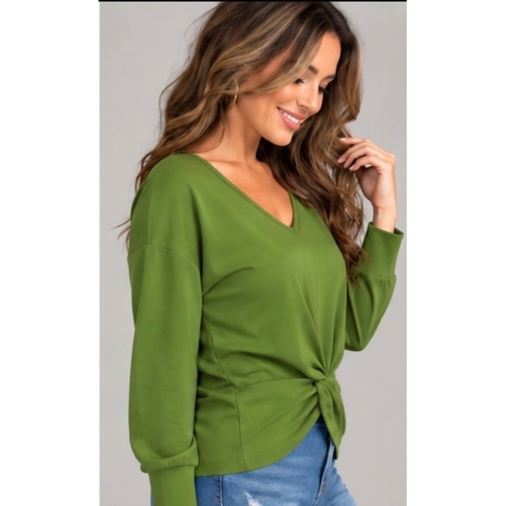 Cabi Reversible Twist Top Green V-Neck Long Sleeve Knit Shirt 6334 Medium